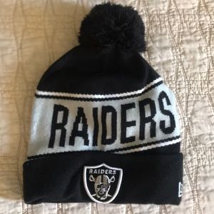 New Era Raiders beanie
